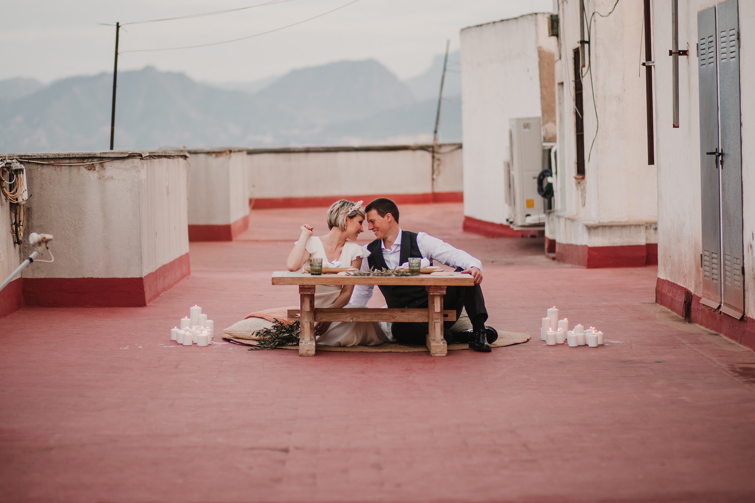 boda altura murcia 2020 estilo wedding postboda romántico decoración tendencias mesa mantel ático azotea edificio